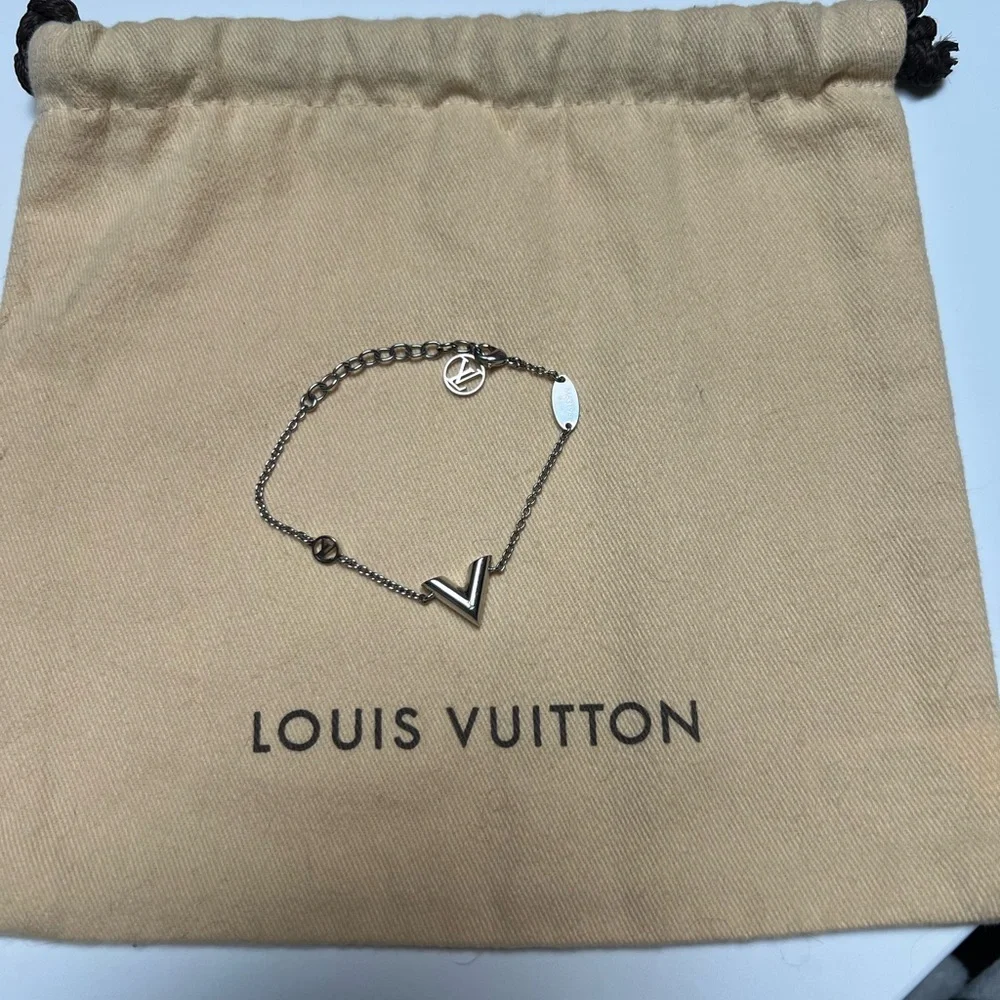 Louis Vuitton Silver V Chain Bracelet - Picture 12 of 12